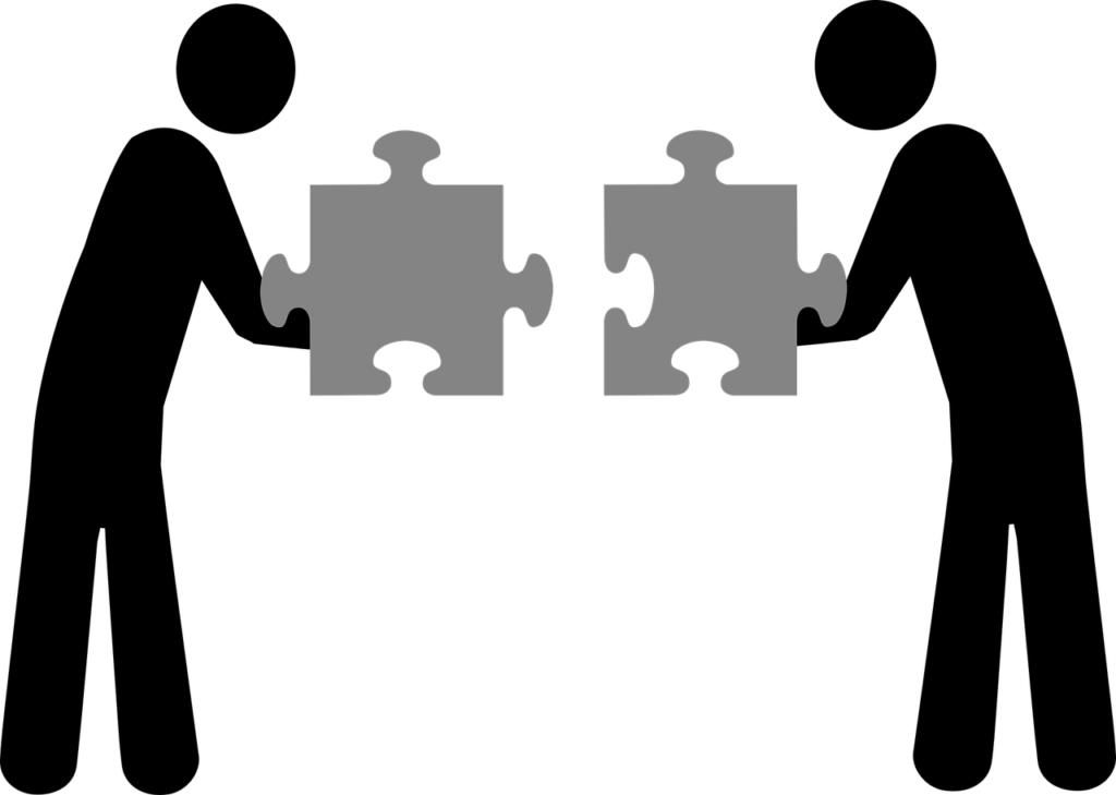 Menschen mit Puzzleteil - Zusammenarbeit